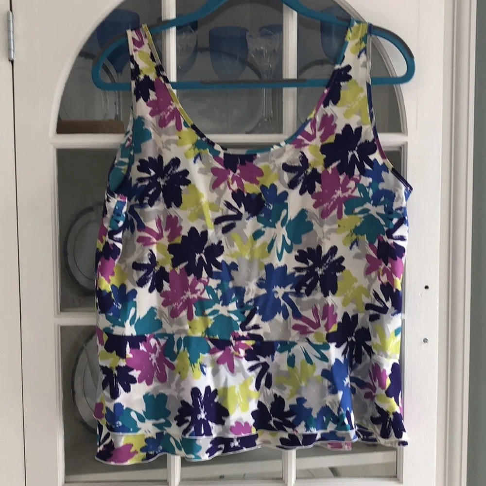 Gap Women’s Tank Top - Picture 2 of 3